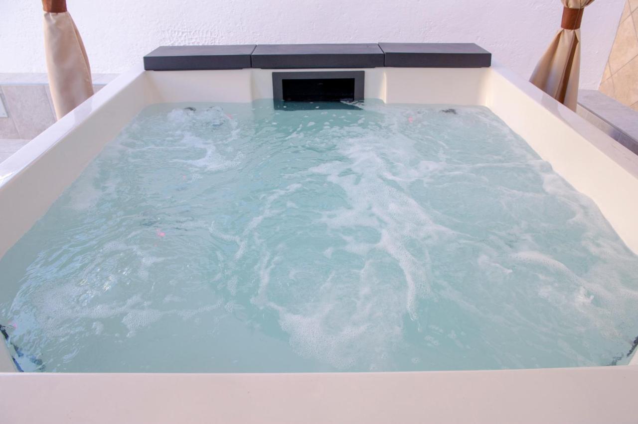 מונופולי Joyce Luxury Suite מראה חיצוני תמונה